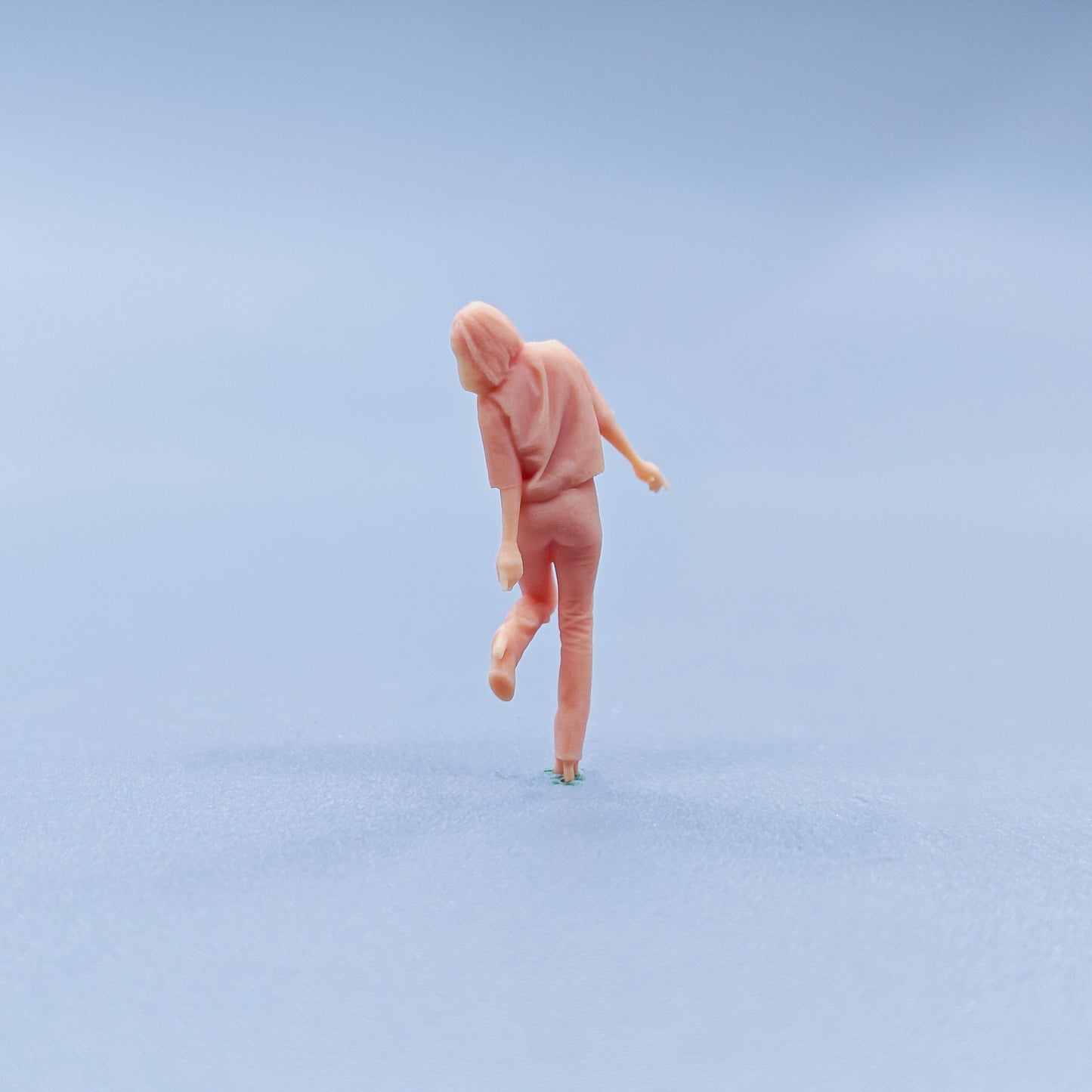1/64 1/43 Figurines Scale Model Resin Turn Your Head To Check The High-heeled Woman Uncolored Miniatures Diorama Hand-painted C116