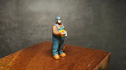 WX-MADE 1/64 Scale Figurines Model The Girl Handing Out Leaflets Collection Miniature Hand-painted