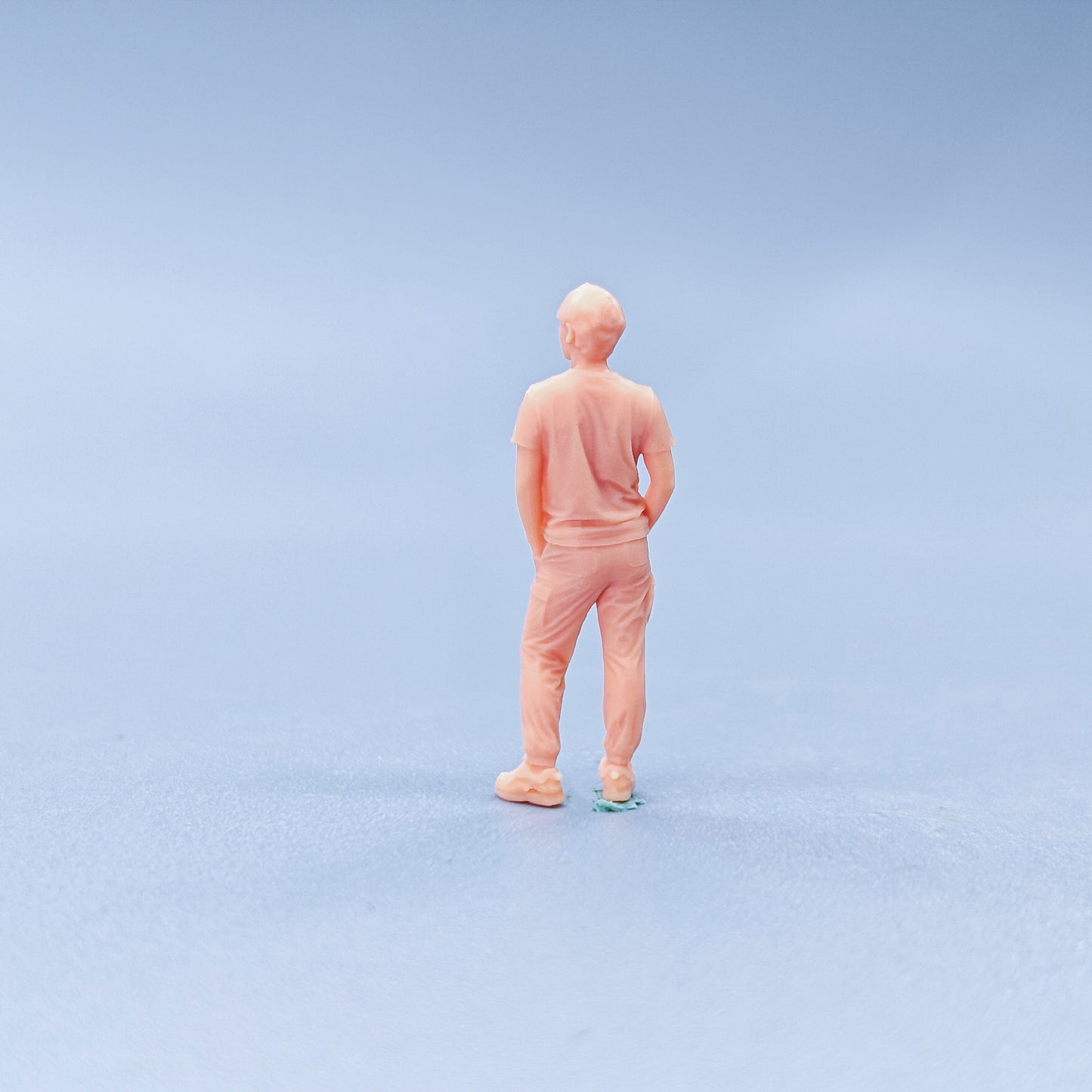 1/64 1/43 Figurines Scale Model Resin The Little Guy with His Hands in His Pockets Uncolored Miniatures Diorama Hand-painted C113