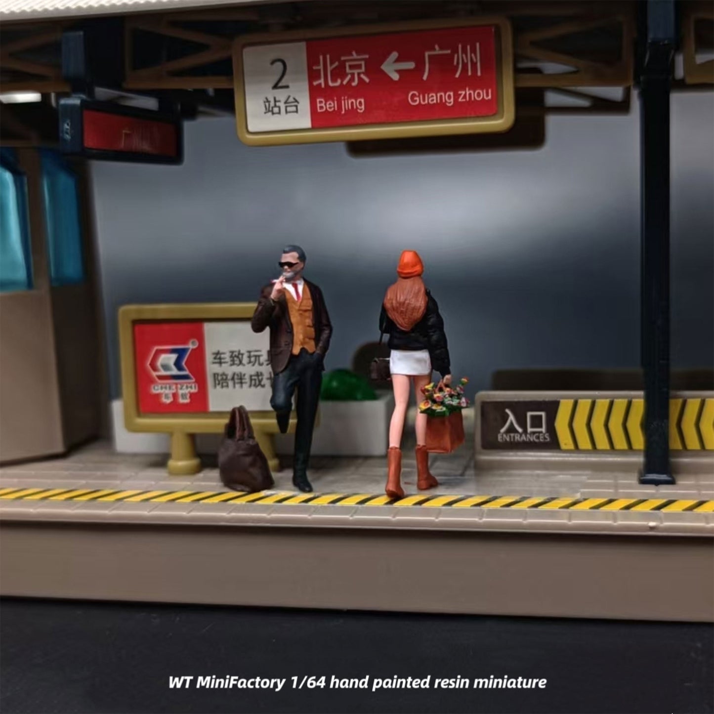 WT Minifactory 1/64 Scale Figurines Model Waiting Couple Duo Collection Miniature Hand-painted