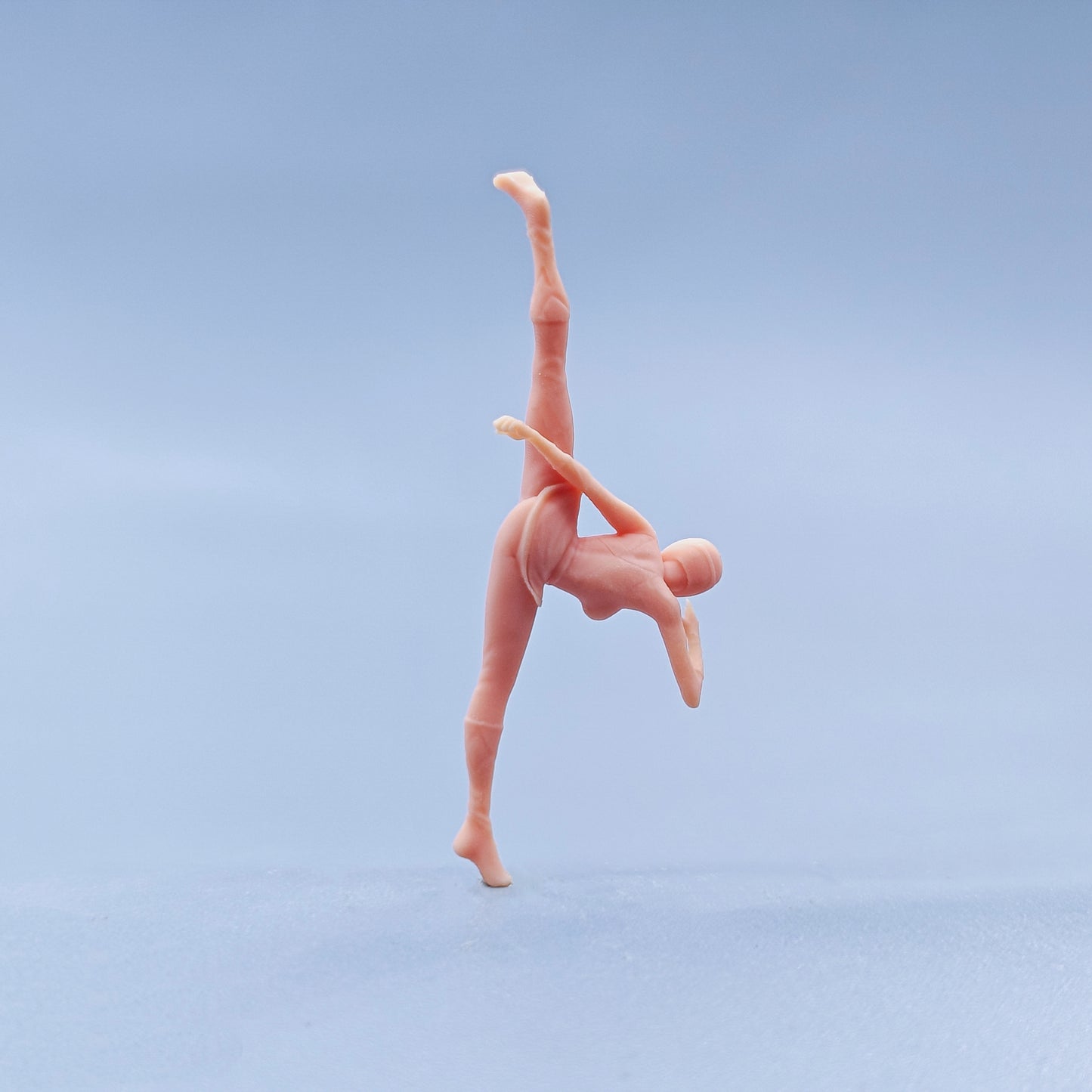 1/64 1/43 Figurines Scale Model Resin Pink Warrior Kicks Legs Uncolored Miniatures Diorama Hand-painted D610