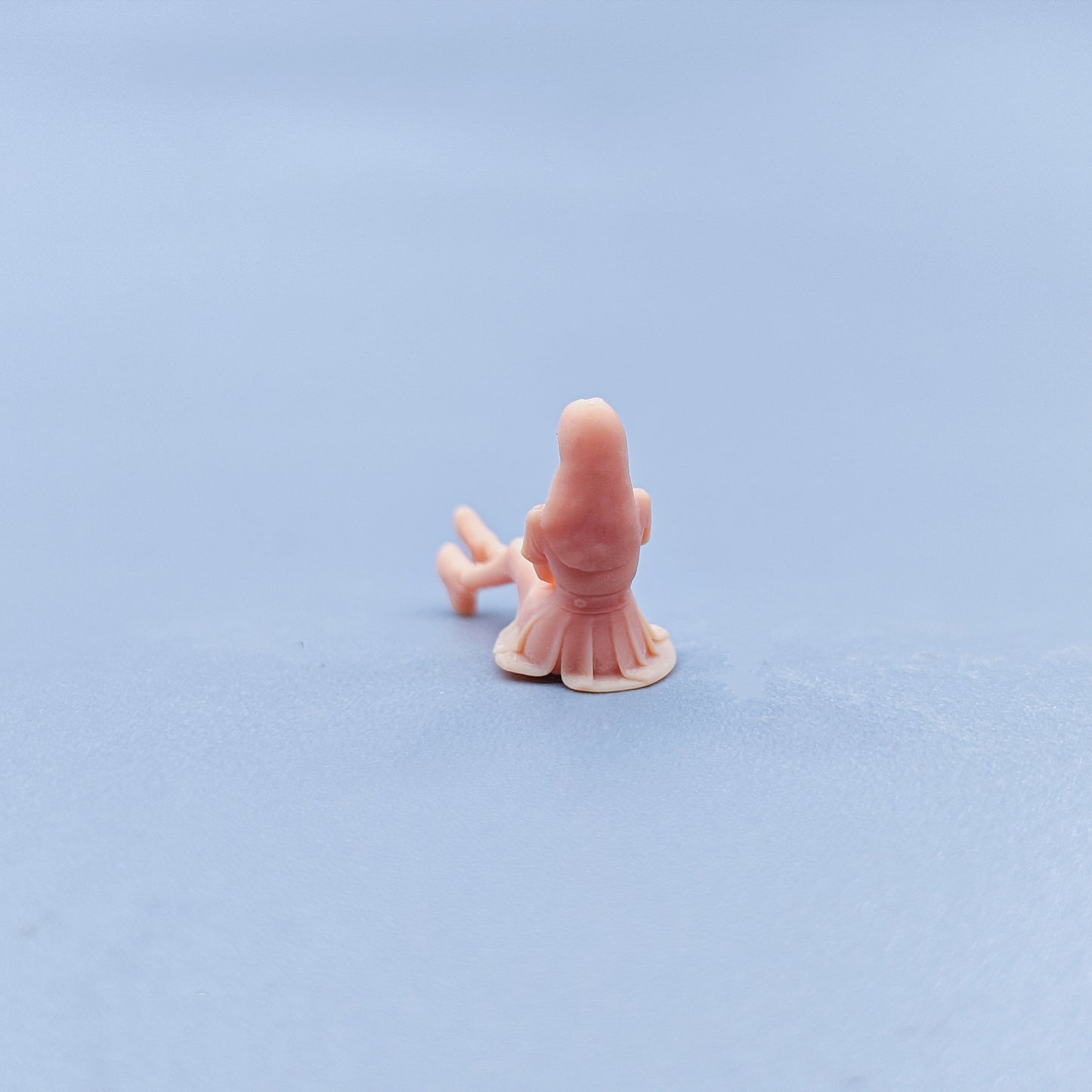 1/64 1/43 Figurines Scale Model Resin JK Girl Sitting on The Stairs Uncolored Miniatures Diorama Hand-painted D621