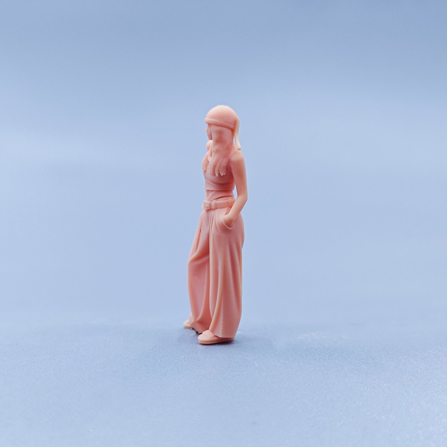 1/64 1/43 Figurines Scale Model Resin Knitted Hat Insert Pocket Girl Uncolored Miniatures Diorama Hand-painted D607