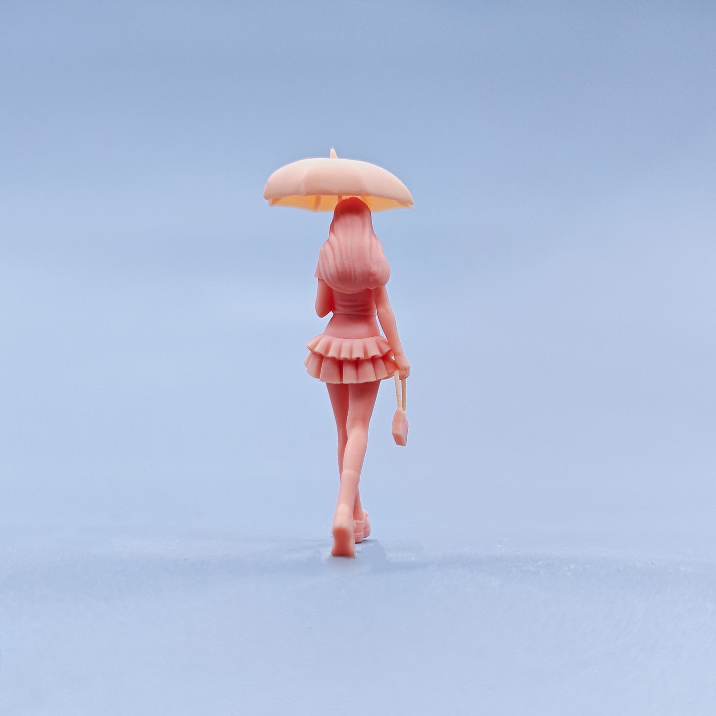 1/64 1/43 Figurines Scale Model Resin JK Girl Holding An Umbrella in The Rain Uncolored Miniatures Diorama Hand-painted D632