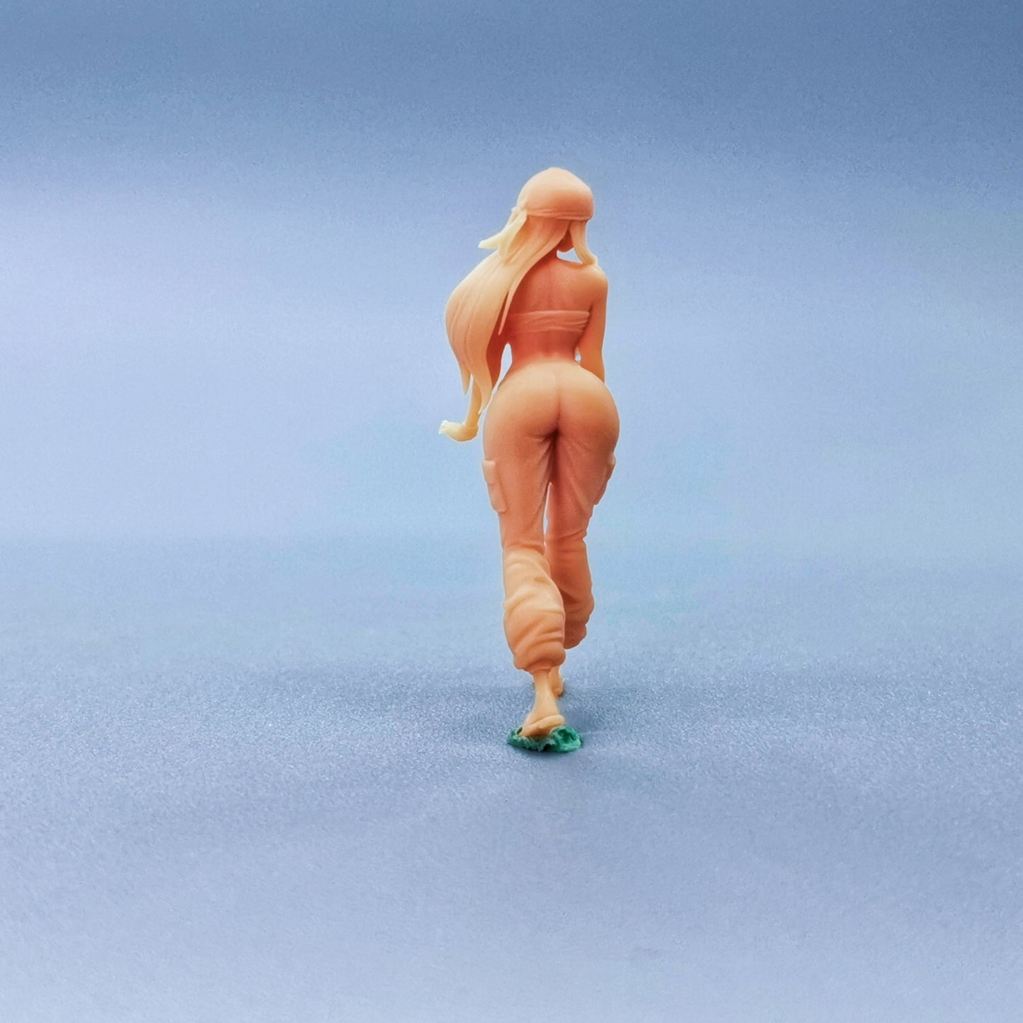 1/64 1/43 Figurines Scale Model Resin The Girl Supporting The Table Uncolored Miniatures Diorama Hand-painted C006