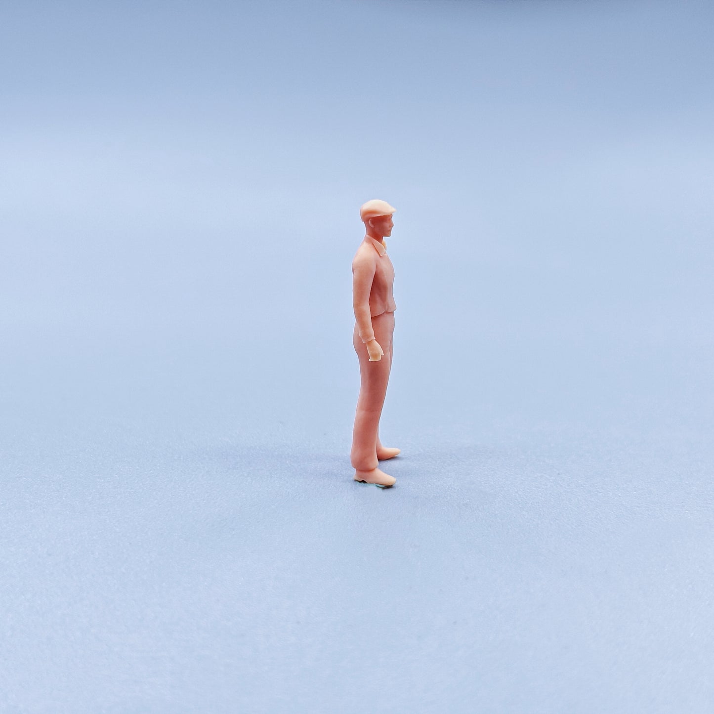 1/64 1/43 Figurines Scale Model Resin Strap Pants Old Man Uncolored Miniatures Diorama Hand-painted C303