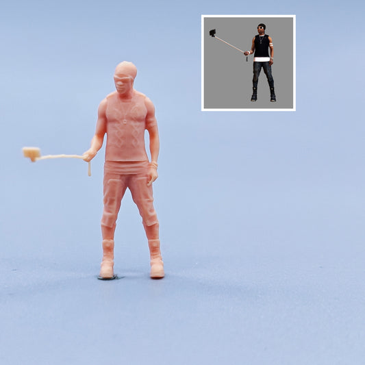 1/64 1/43 Figurines Scale Model Resin Take A Selfie Stick and Take A Selfie with A Man Uncolored Miniatures Diorama Hand-painted C311