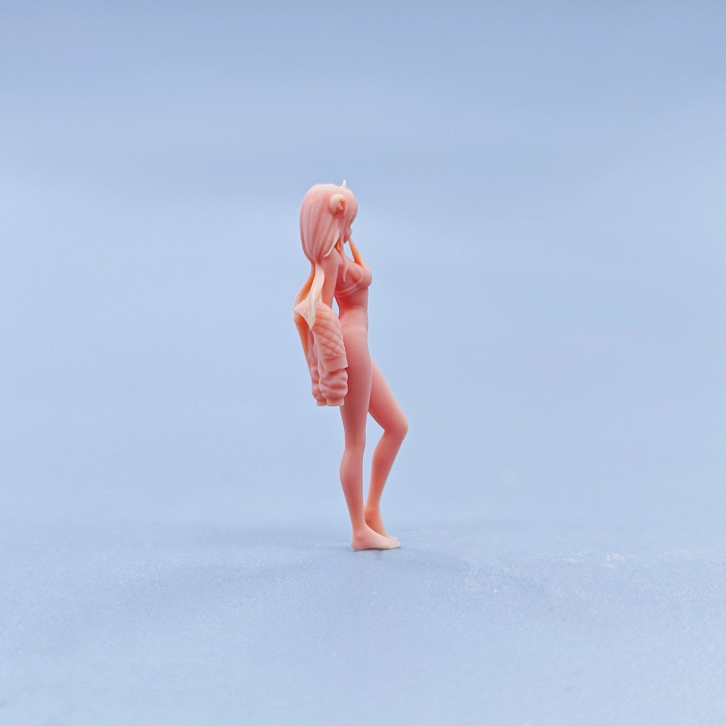 1/64 1/43 Figurines Scale Model Resin Bite Clothes Cute Catwoman Uncolored Miniatures Diorama Hand-painted D624