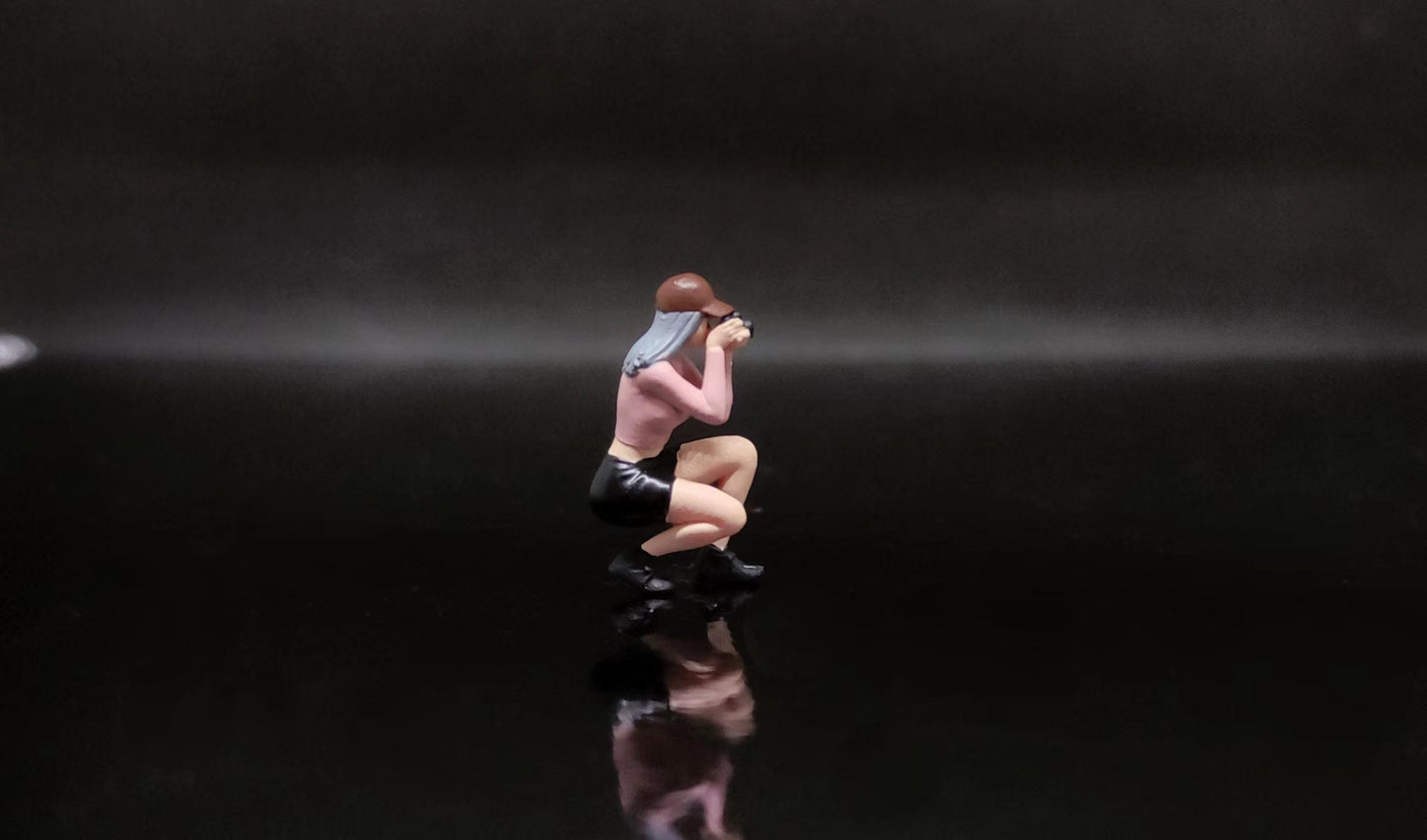 Wx-Made 1/64 Scale Figurines Model Squatting Pose Photo Girl Collection Miniature Hand-painted