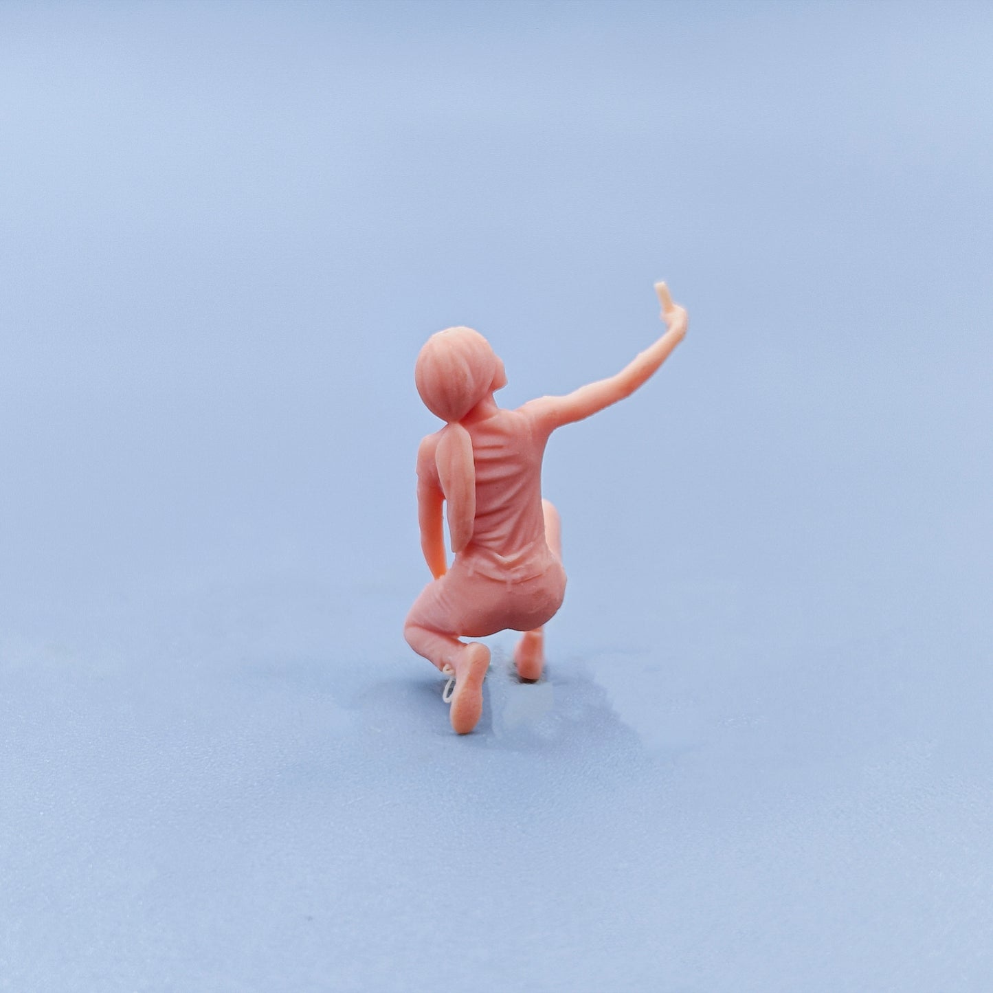 1/64 1/43 Figurines Scale Model Resin Squatting Pose Selfie Girl Uncolored Miniatures Diorama Hand-painted D401
