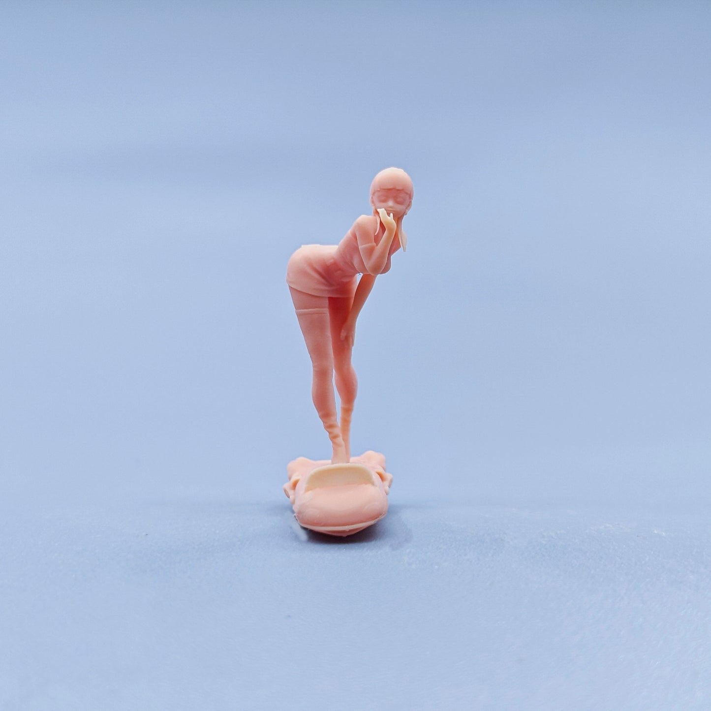 1/64 1/43 Figurines Scale Model Resin Bulma Flying Kiss Uncolored Miniatures Diorama Hand-painted D622 D623
