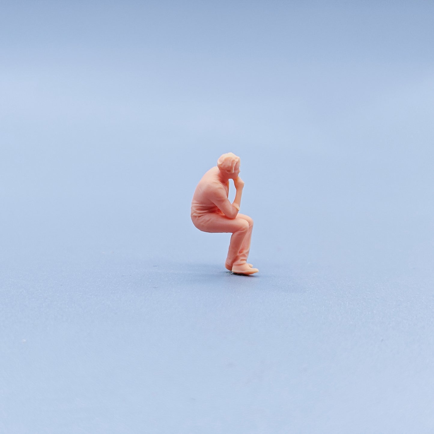 1/64 1/43 Figurines Scale Model Resin Sitting in A Suit Thinking about Men Uncolored Miniatures Diorama Hand-painted C310