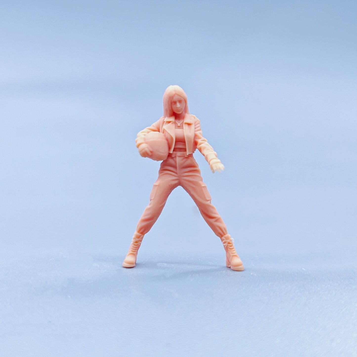 1/64 1/43 Figurines Scale Model Resin Woman Riding A Motorcycle with A Helmet Uncolored Miniatures Diorama Hand-painted D616