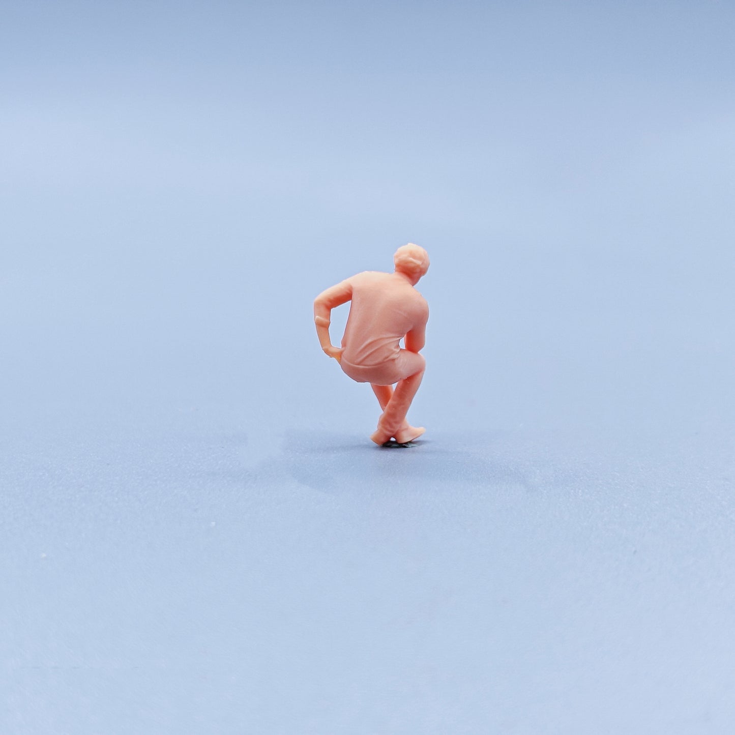 1/64 1/43 Figurines Scale Model Resin Sitting in A Suit Thinking about Men Uncolored Miniatures Diorama Hand-painted C310