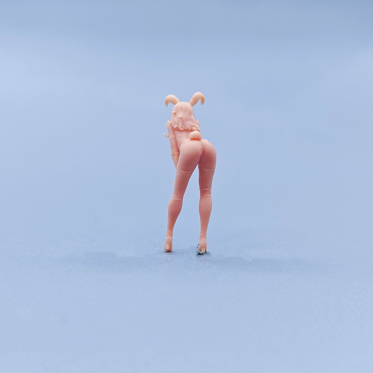 1/64 1/43 Figurines Scale Model Resin Bending Over Rabbit Ear Girl Uncolored Miniatures Diorama Hand-painted C728