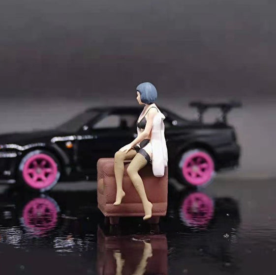 WX-MADE 1/64 Scale Figurines Model The Girl Sitting Next To The Sofa Collection Miniature Hand-painted