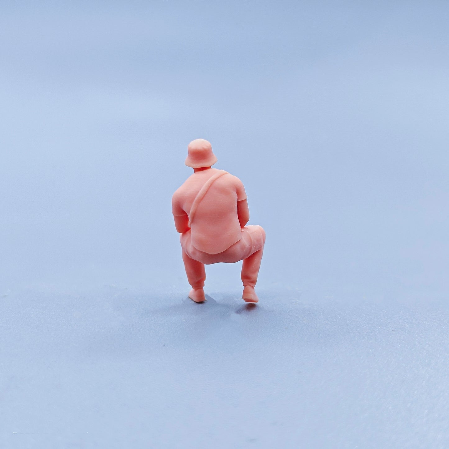 1/64 1/43 Figurines Scale Model Resin Shoulder Bag Muscle Man Uncolored Miniatures Diorama Hand-painted D808