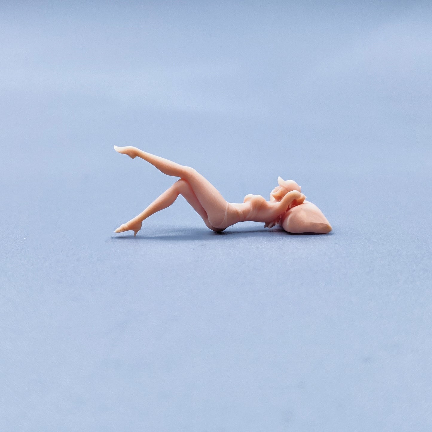 1/64 1/43 Figurines Scale Model Resin Lying in The Sun Bikini Girl Uncolored Miniatures Diorama Hand-painted W409