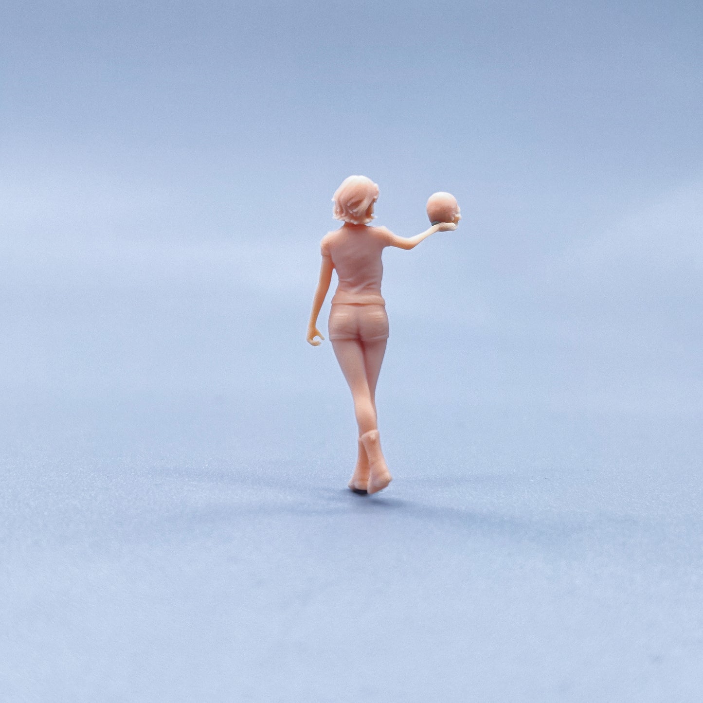 1/64 1/43 Figurines Scale Model Resin The Girl Holding A Skull Uncolored Miniatures Diorama Hand-painted W420