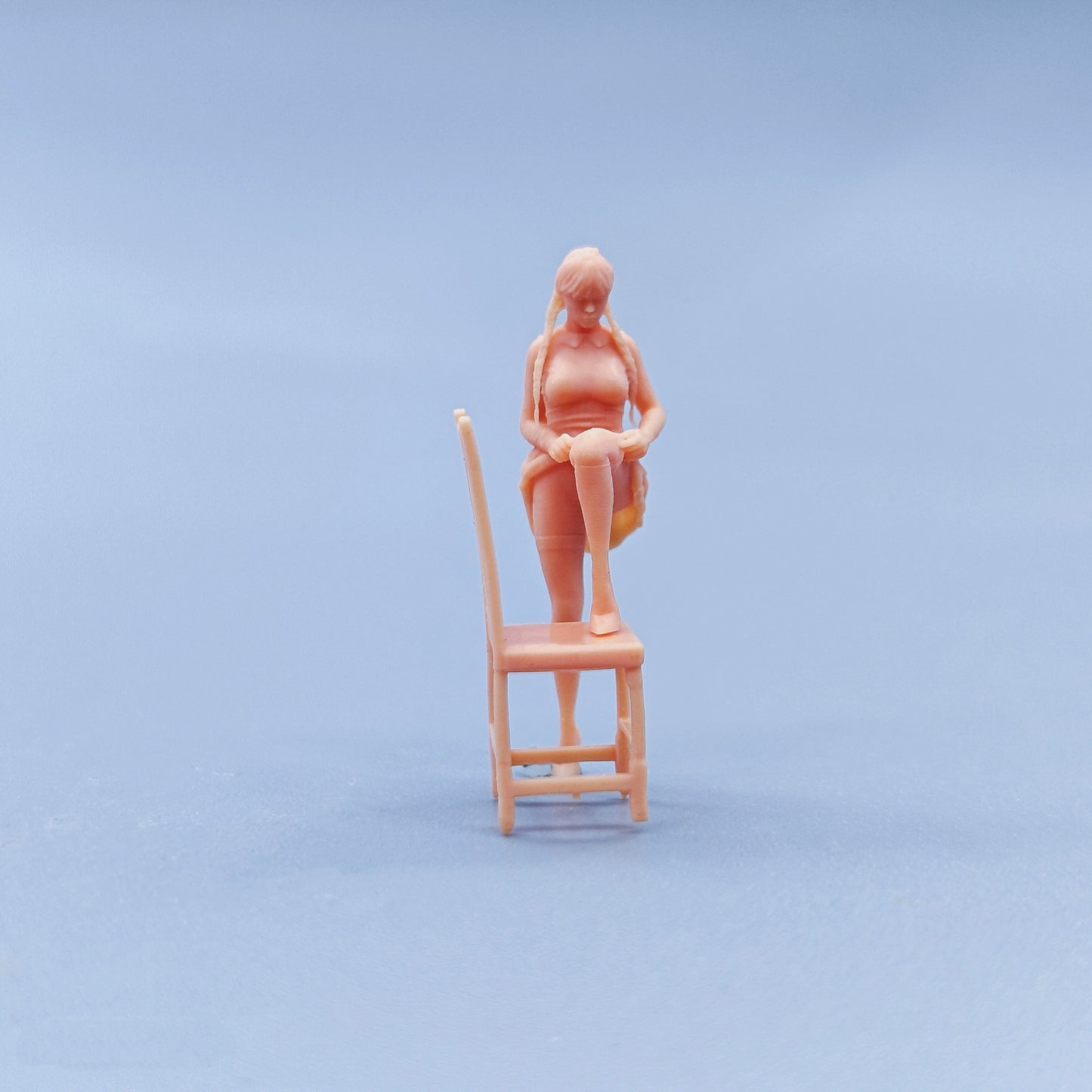 1/64 1/43 Figurines Scale Model Resin Beautiful Women Organizing Stockings Uncolored Miniatures Diorama Hand-painted C722