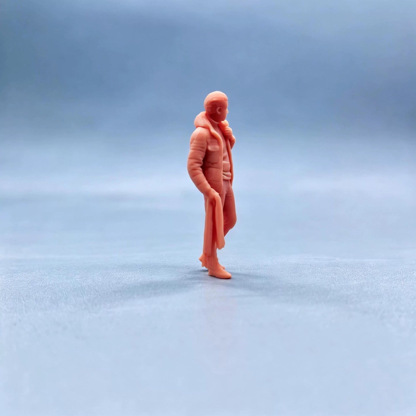 1/64 1/43 Figurines Scale Model Resin The Man Holding The Scarf Uncolored Miniatures Diorama Hand-painted W712