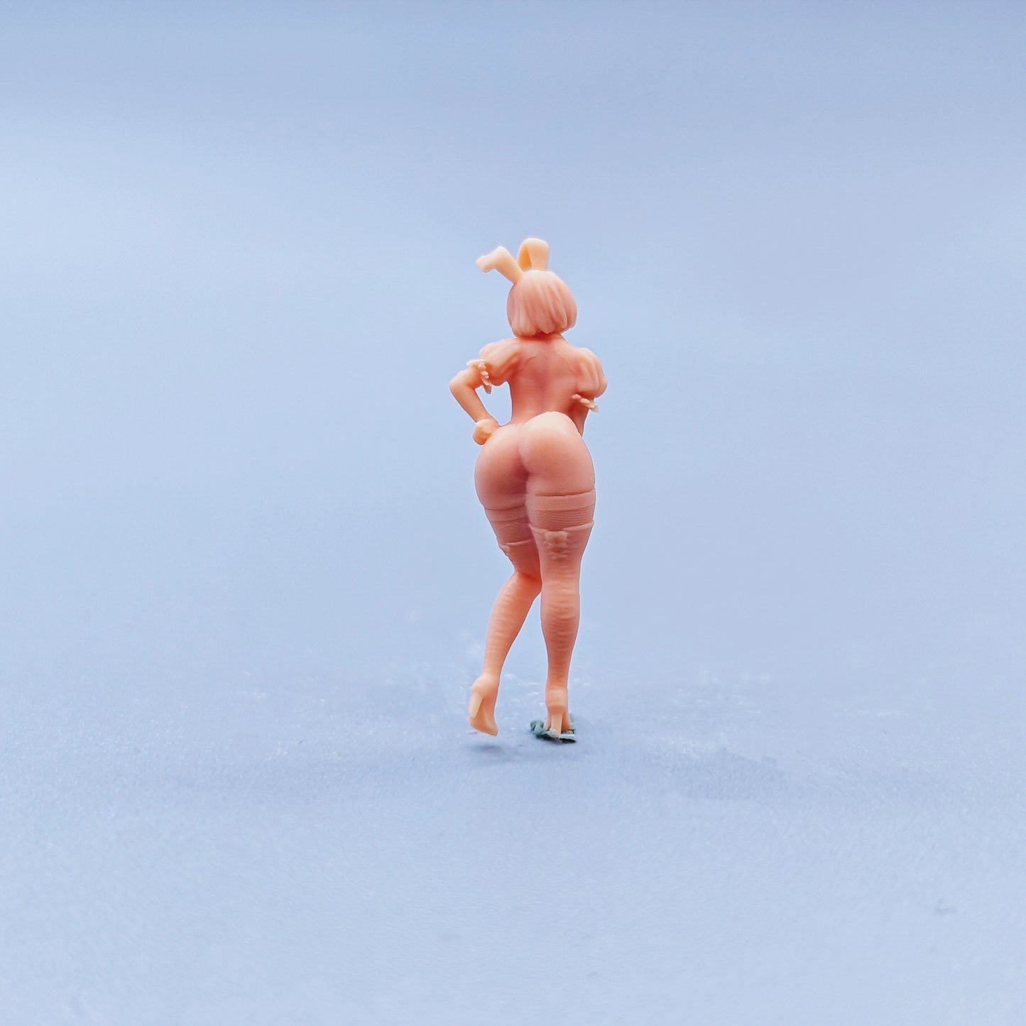 1/64 1/43 Figurines Scale Model Resin Rabbit Ear Neil Uncolored Miniatures Diorama Hand-painted C911