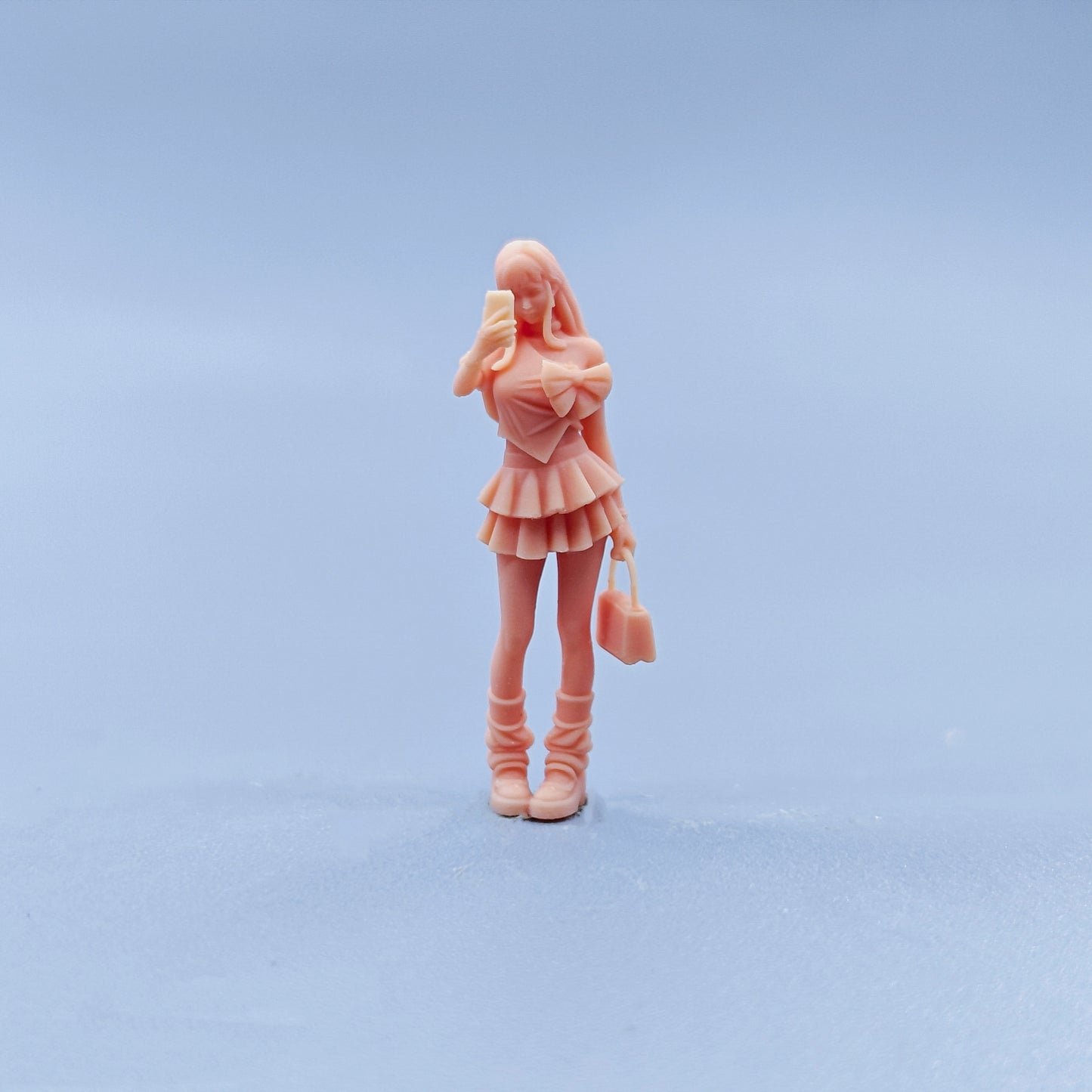 1/64 1/43 Figurines Scale Model Resin Elevator Selfie Girl Uncolored Miniatures Diorama Hand-painted D618