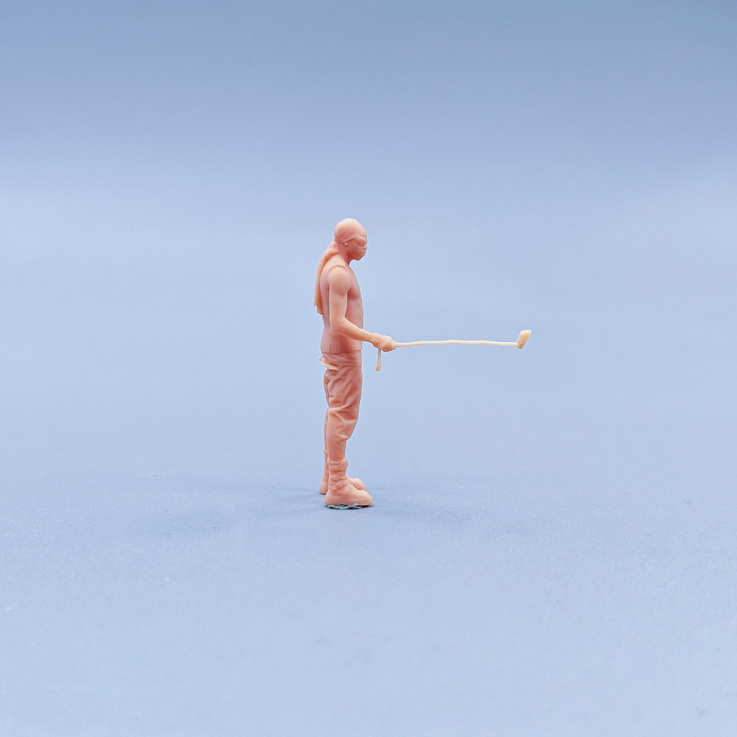 1/64 1/43 Figurines Scale Model Resin Take A Selfie Stick and Take A Selfie with A Man Uncolored Miniatures Diorama Hand-painted C311
