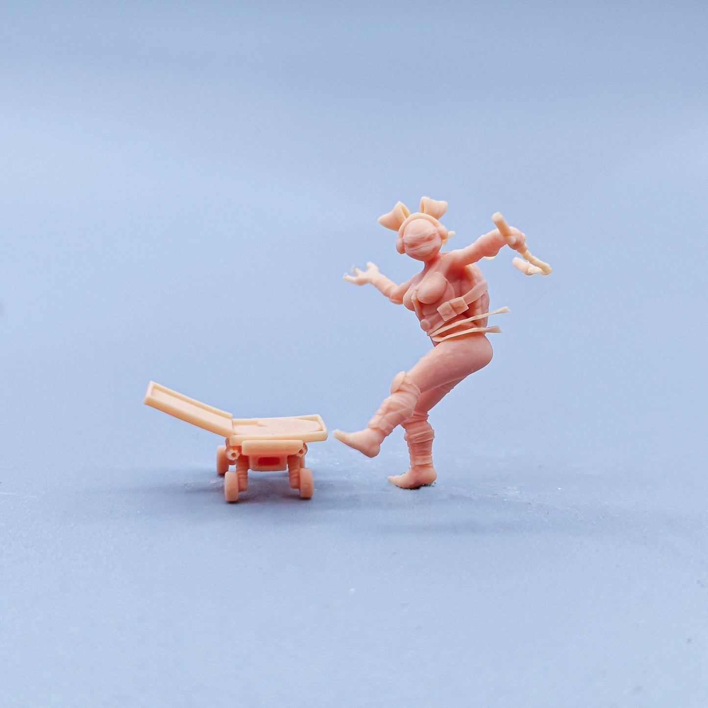 1/64 1/43 Figurines Scale Model Resin Ninja Skateboarding Pizza Woman Uncolored Miniatures Diorama Hand-painted C832