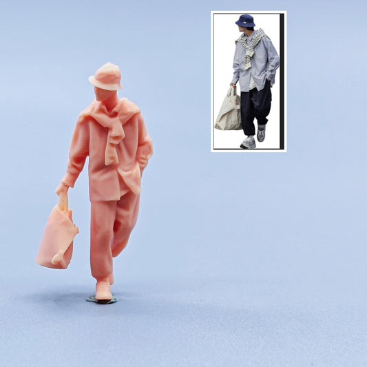 1/64 1/43 Figurines Scale Model Resin Bag Carrying Trendy Man Uncolored Miniatures Diorama Hand-painted C331