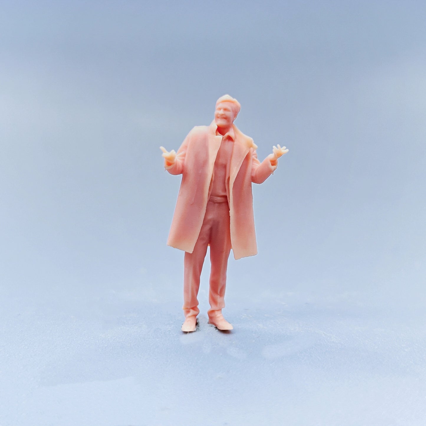 1/64 1/43 Figurines Scale Model Resin Overcoat Shrug Man Uncolored Miniatures Diorama Hand-painted D304