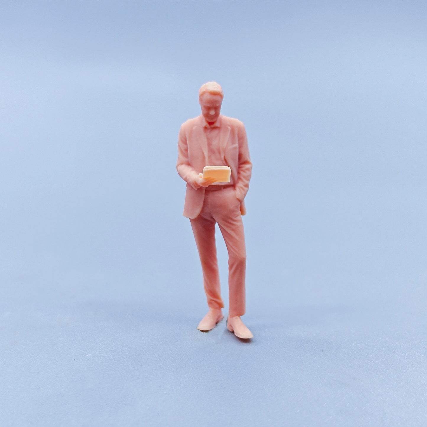 1/64 1/43 Figurines Scale Model Resin Looking Down At The CEO of The Tablet Uncolored Miniatures Diorama Hand-painted D420