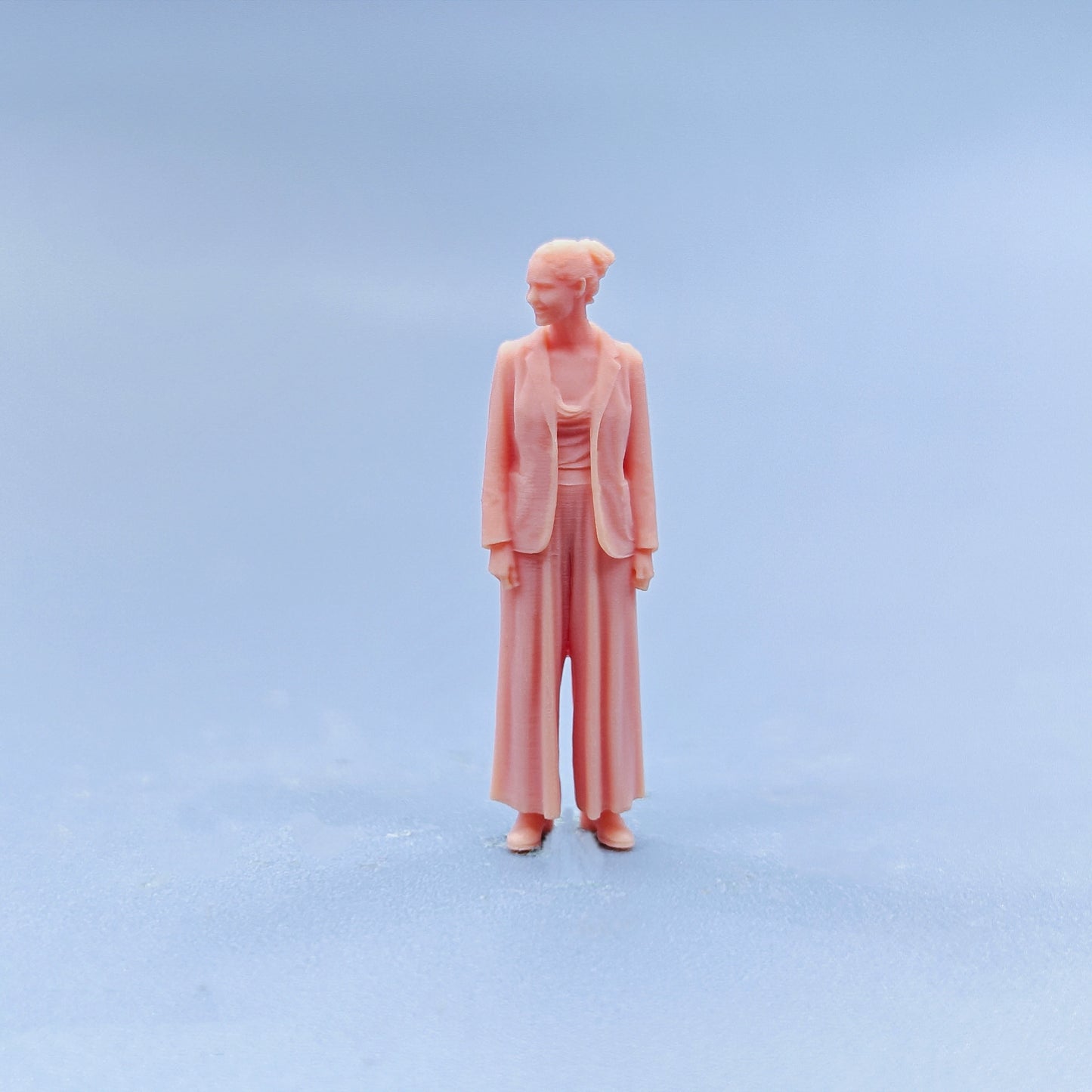 1/64 1/43 Figurines Scale Model Resin Turn Head and Smiling Woman Uncolored Miniatures Diorama Hand-painted D315