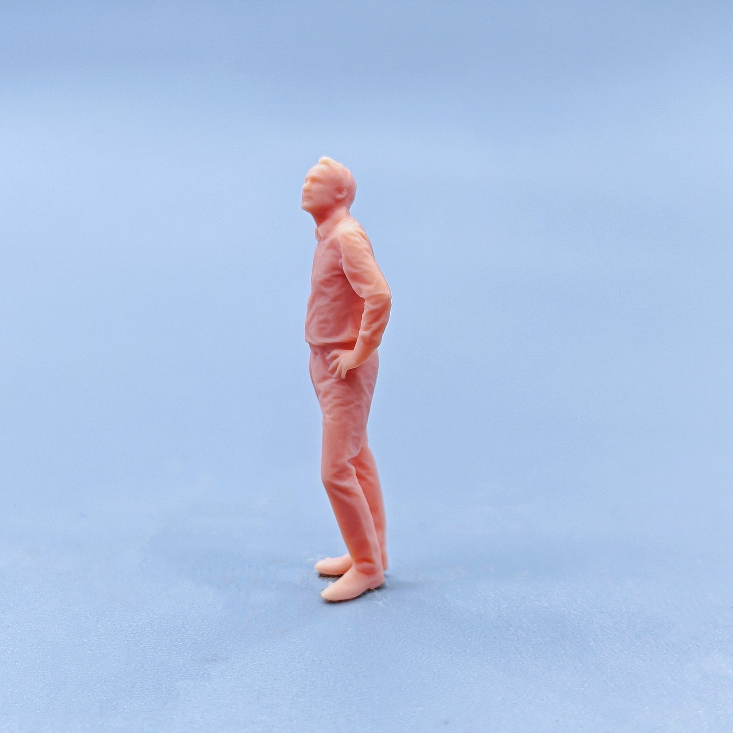 1/64 1/43 Figurines Scale Model Resin The Man Cross Your Hips and Look Up At The Sky Uncolored Miniatures Diorama Hand-painted D322