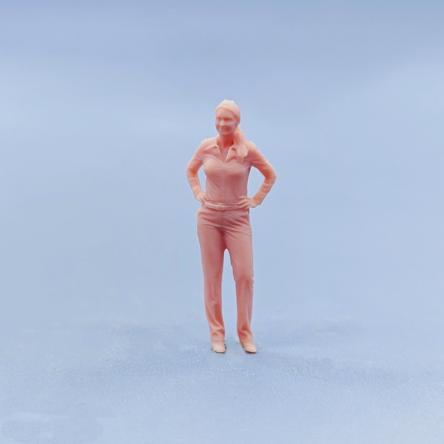 1/64 1/43 Figurines Scale Model Resin Woman with Hands on Hips Uncolored Miniatures Diorama Hand-painted D313