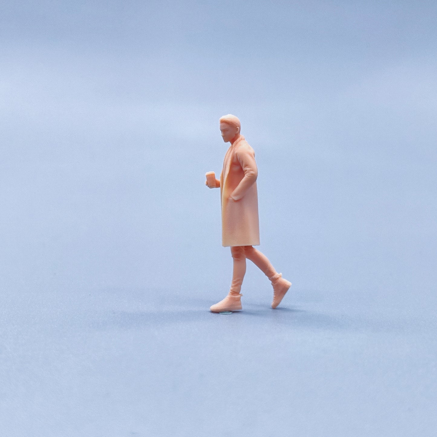 1/64 1/43 Figurines Scale Model Resin The Man Walking with Coffee Uncolored Miniatures Diorama Hand-painted W435