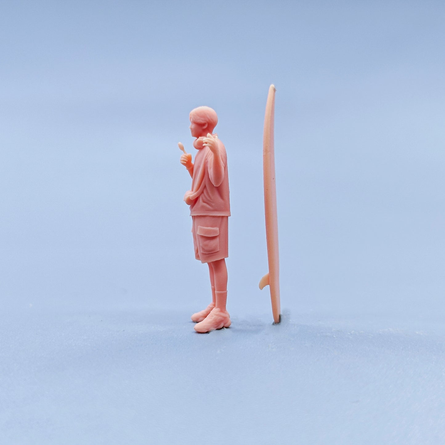 1/64 1/43 Figurines Scale Model Resin Sports Boy Wearing Headphones and Holding Candy Uncolored Miniatures Diorama Hand-painted D625