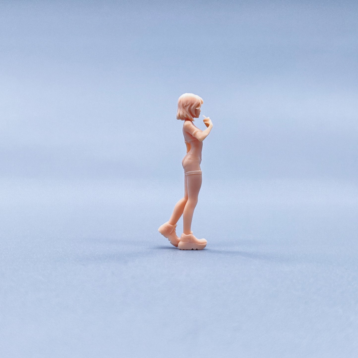 1/64 1/43 Figurines Scale Model Resin Drinking Milk Tea Walking Girl Uncolored Miniatures Diorama Hand-painted W336