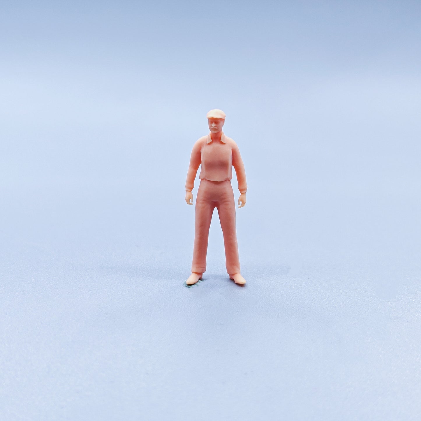 1/64 1/43 Figurines Scale Model Resin Strap Pants Old Man Uncolored Miniatures Diorama Hand-painted C303