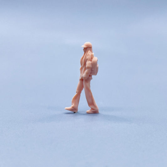 1/64 1/43 Figurines Scale Model Resin Girl Wearing A Hat Long Hair and A Small Backpack Uncolored Miniatures Diorama Hand-painted W430