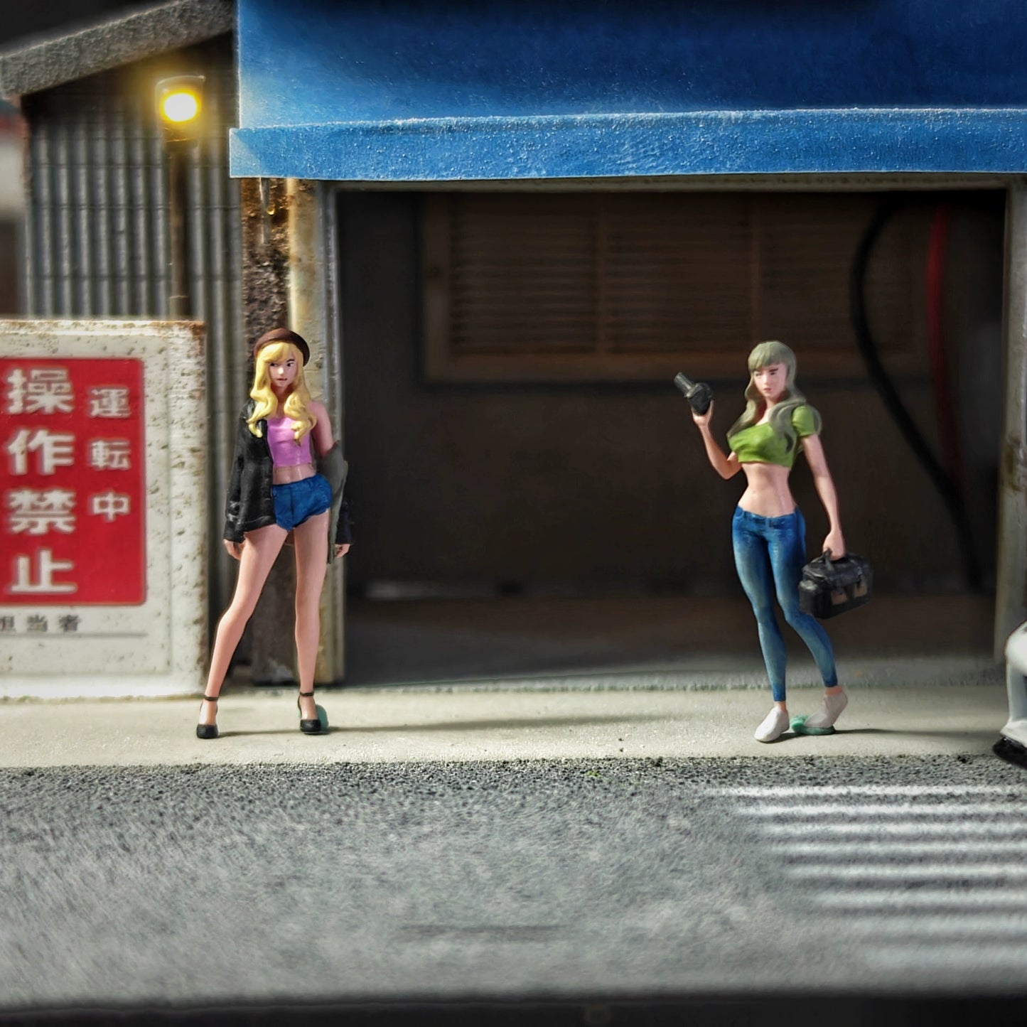 EHC Model 1/64 Scale Figurines Model Female Photographer and Model Collection Miniature Hand-painted