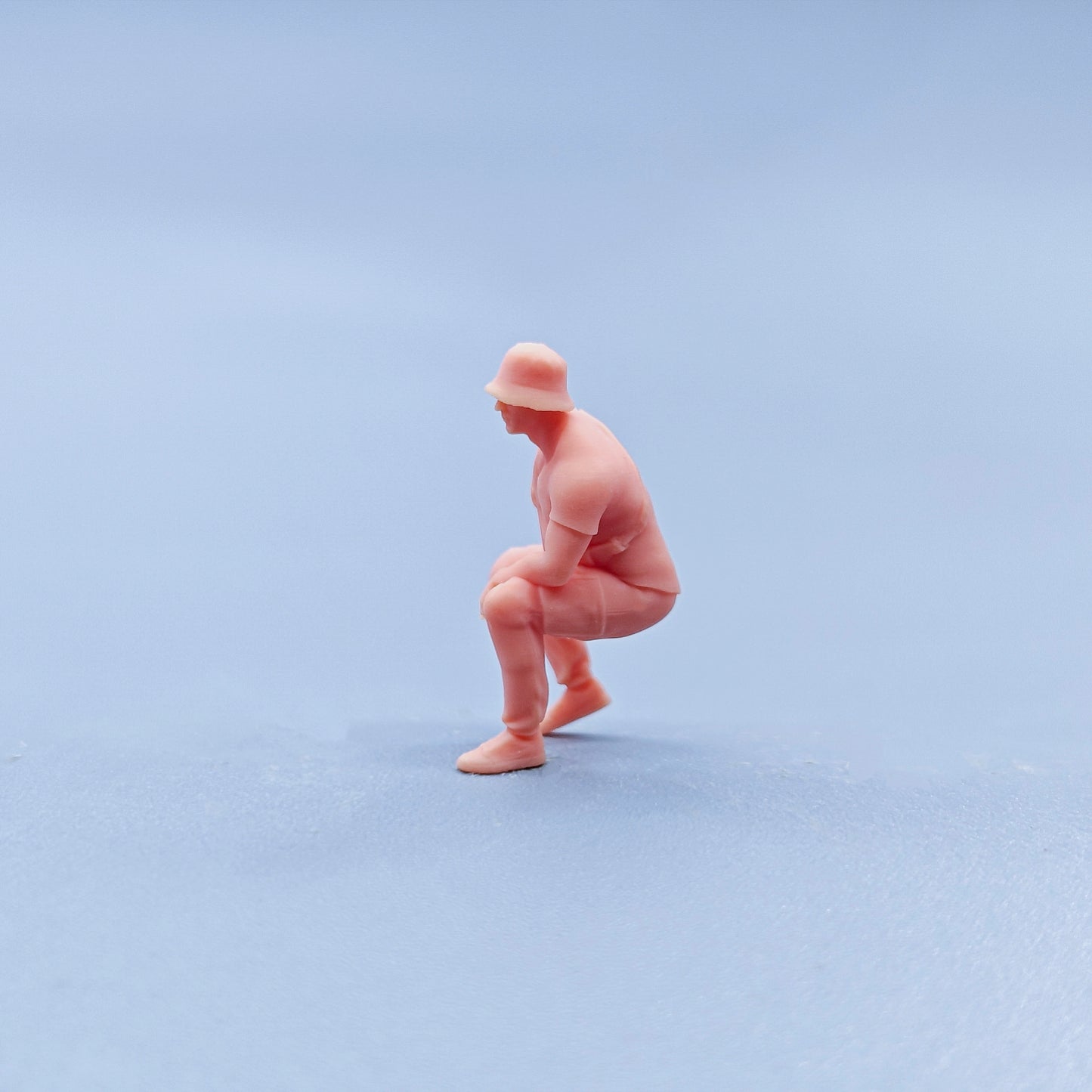 1/64 1/43 Figurines Scale Model Resin Shoulder Bag Muscle Man Uncolored Miniatures Diorama Hand-painted D808