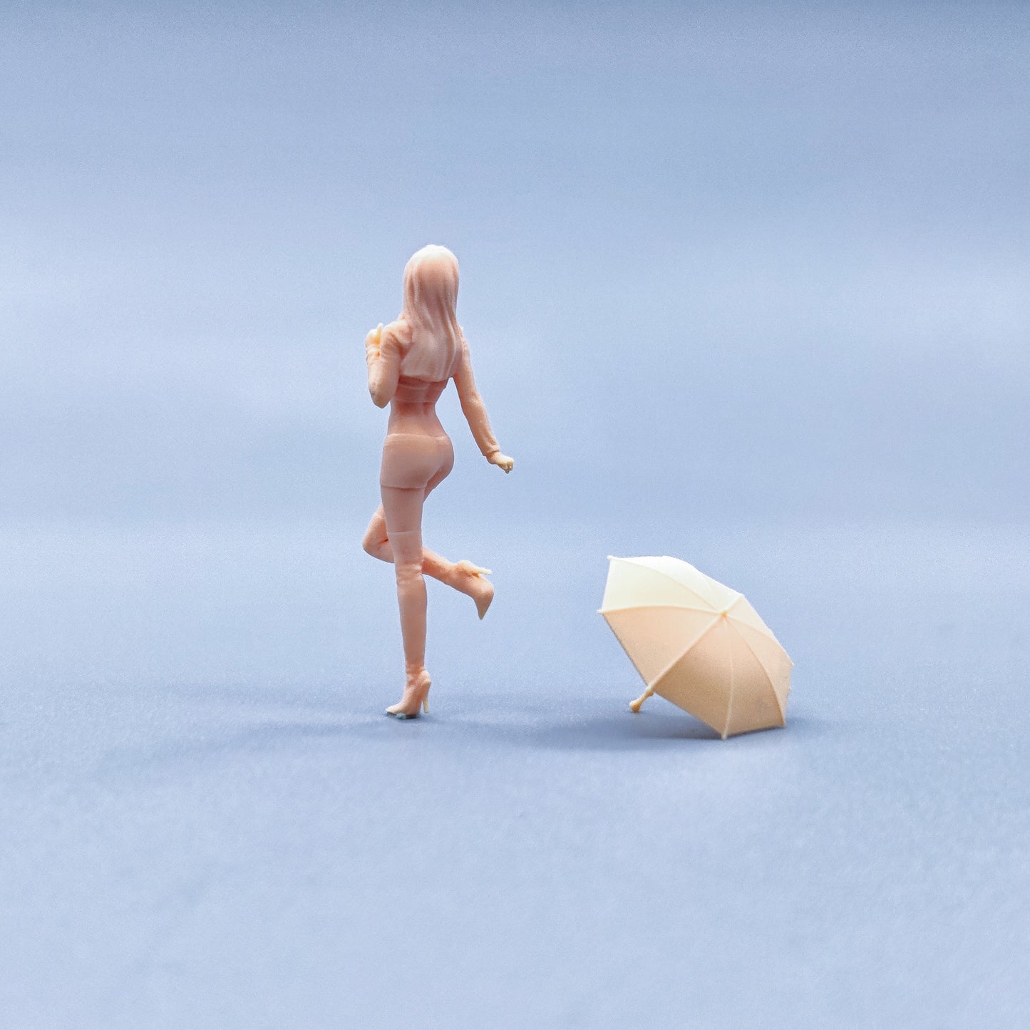 1/64 1/43 Figurines Scale Model Resin Long Boots Umbrella Racing Girl Uncolored Miniatures Diorama Hand-painted W401