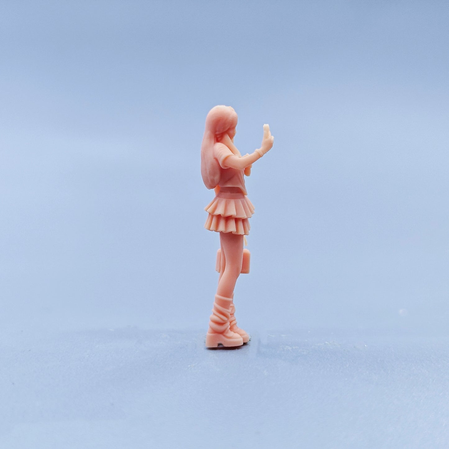 1/64 1/43 Figurines Scale Model Resin Elevator Selfie Girl Uncolored Miniatures Diorama Hand-painted D618