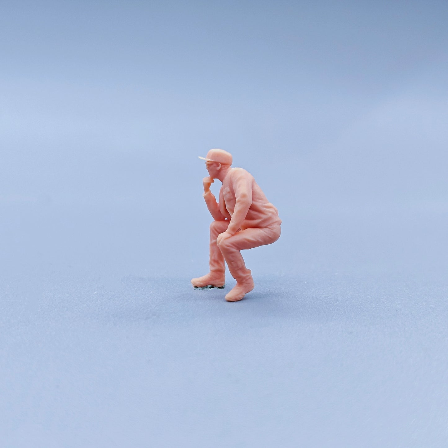 1/64 1/43 Figurines Scale Model Resin Sitting Man Wearing Glasses Uncolored Miniatures Diorama Hand-painted C208
