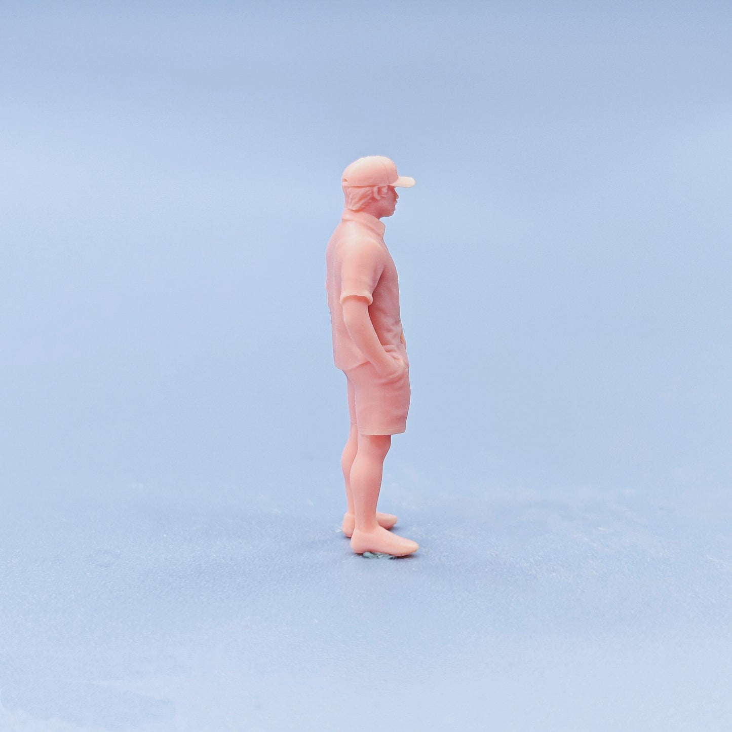 1/64 1/43 Figurines Scale Model Resin Standing Posture Wearing Hat Man Uncolored Miniatures Diorama Hand-painted D134