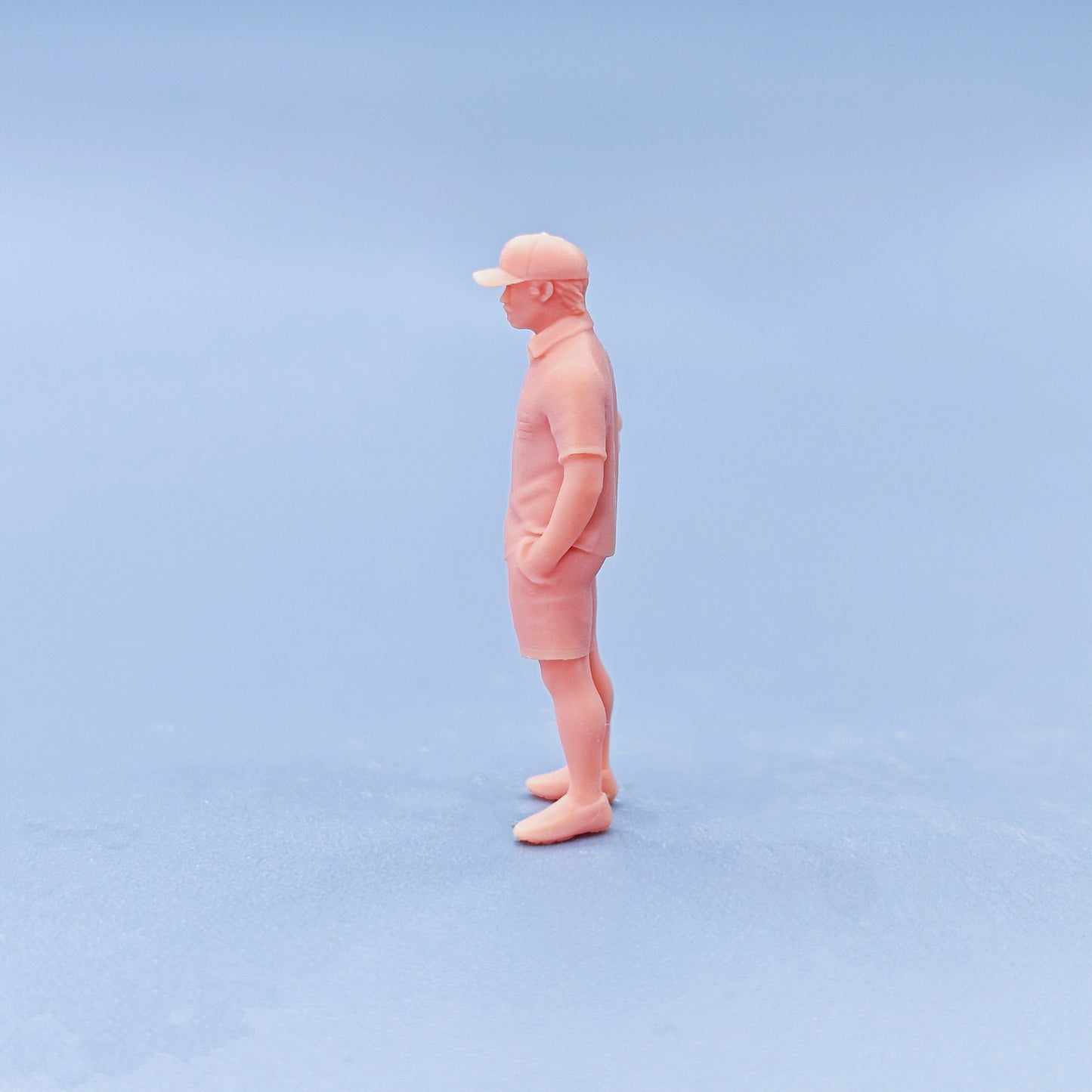1/64 1/43 Figurines Scale Model Resin Standing Posture Wearing Hat Man Uncolored Miniatures Diorama Hand-painted D134