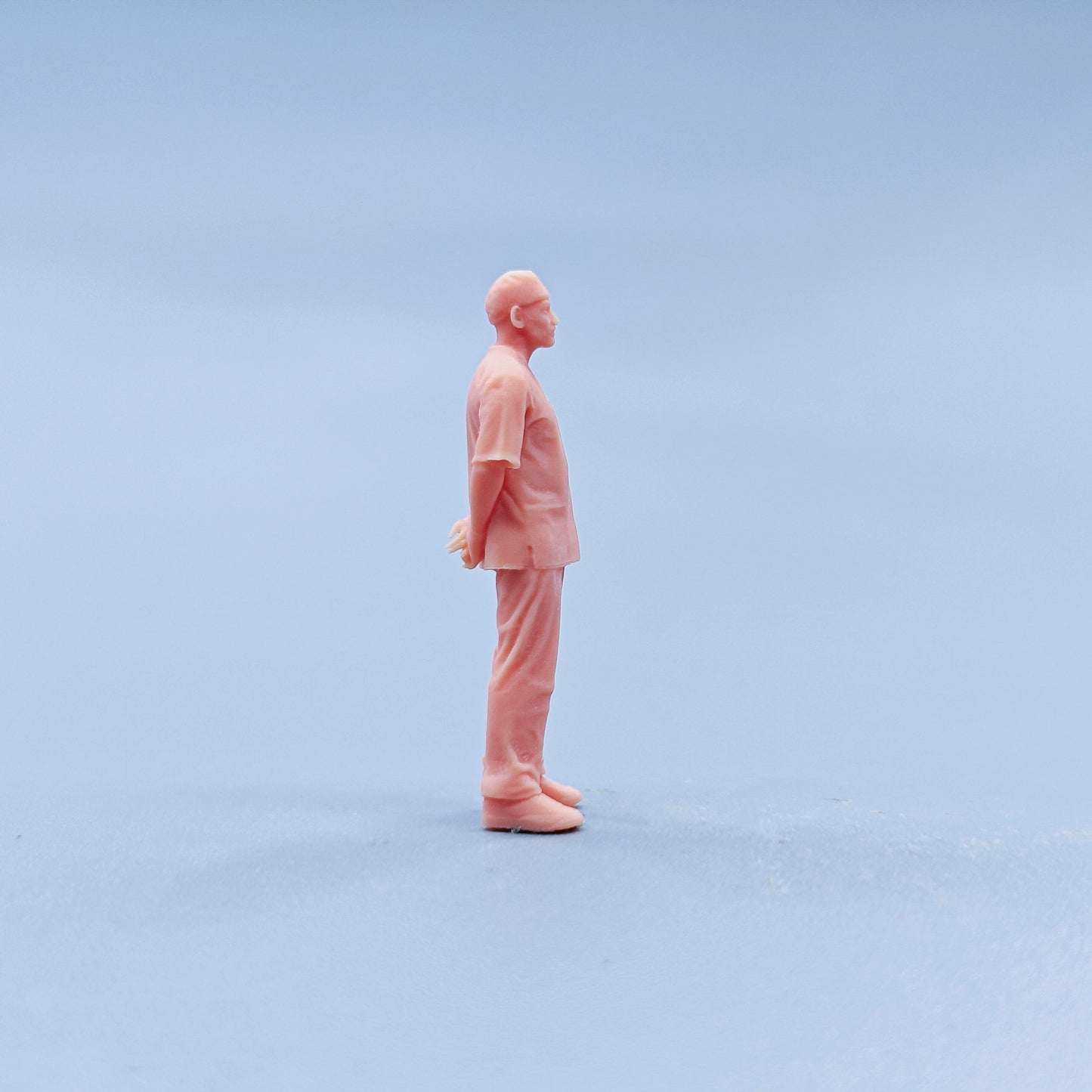 1/64 1/43 Figurines Scale Model Resin Old Man with Hands Behind His Back Uncolored Miniatures Diorama Hand-painted D727