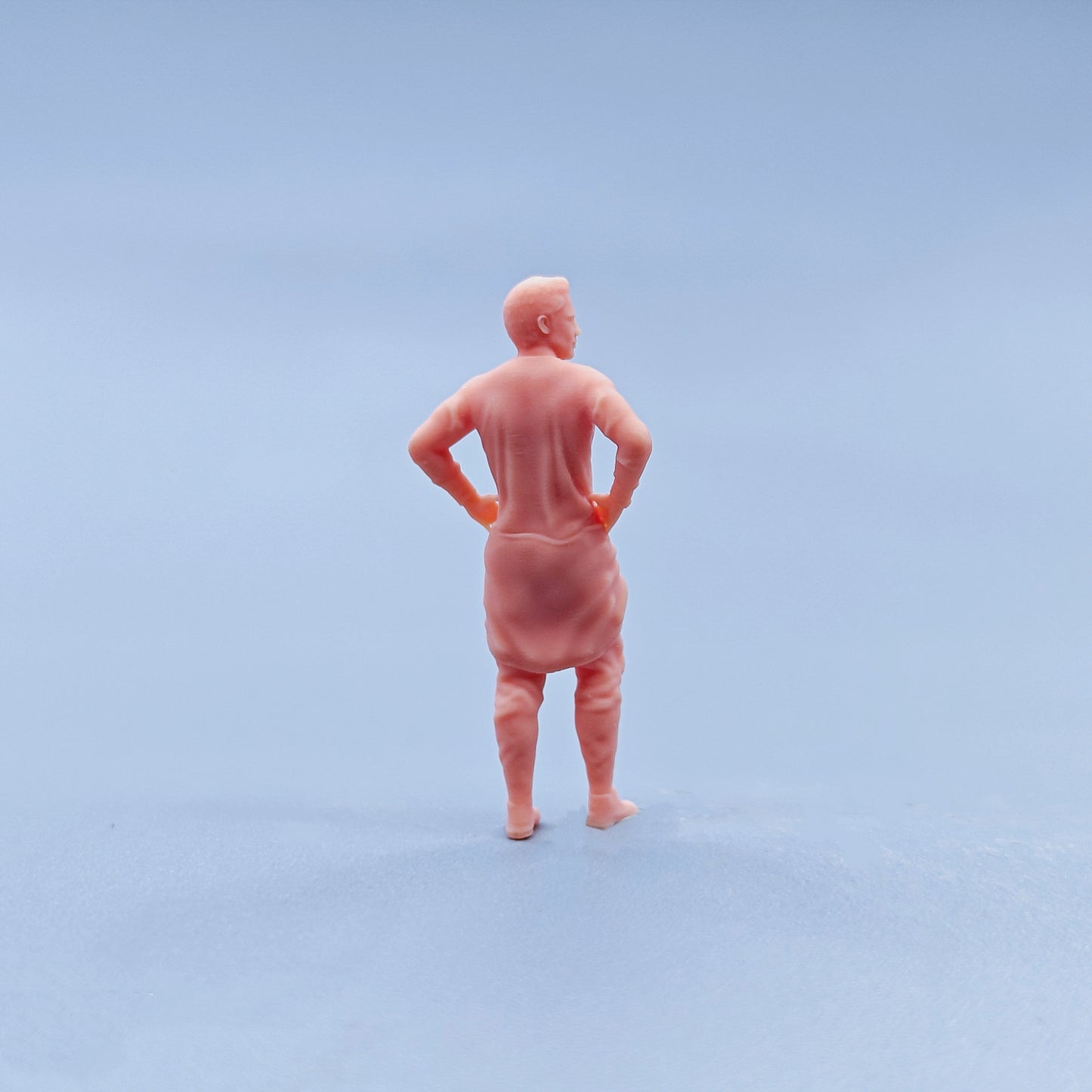 1/64 1/43 Figurines Scale Model Resin A Young Man with Hands on His Waist Uncolored Miniatures Diorama Hand-painted D724