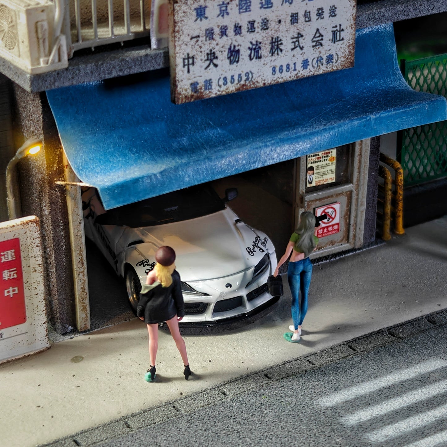 EHC Model 1/64 Scale Figurines Model Female Photographer and Model Collection Miniature Hand-painted